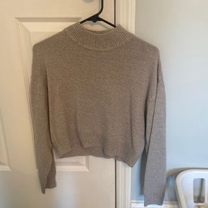 H&M: Divided Brand Cropped Sweater (XS)